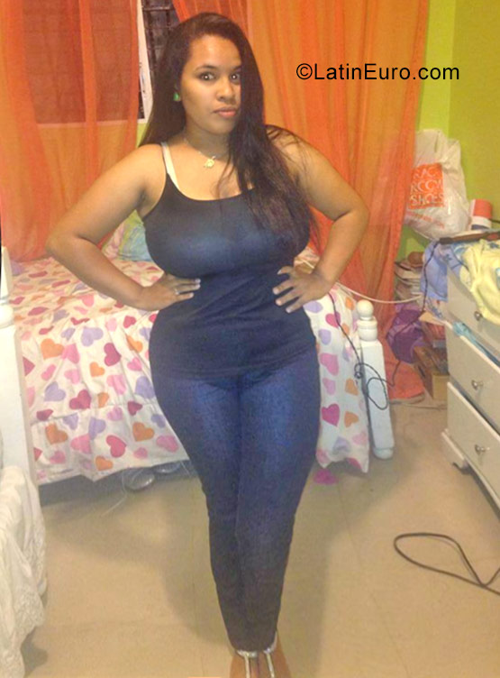 Date this attractive Dominican Republic girl Carmin from Moca DO30599