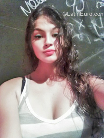 Date this hot Colombia girl Carol from Tulua CO22659