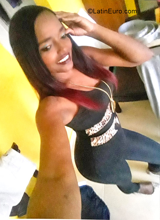 Date this hard body Dominican Republic girl Venaly from Puerto Plata DO30624