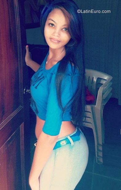 Date this lovely Dominican Republic girl Lisa from Santiago DO30625