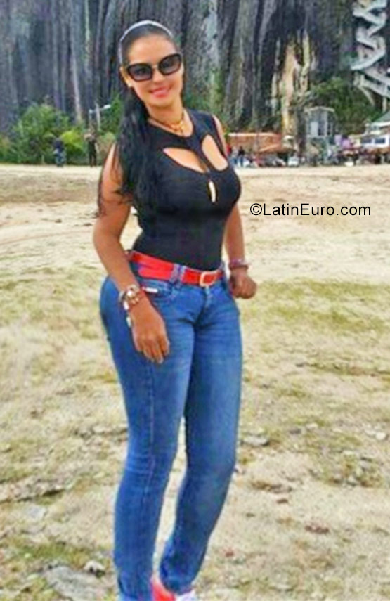 Date this cute Colombia girl Fernanda from Pereira CO22673
