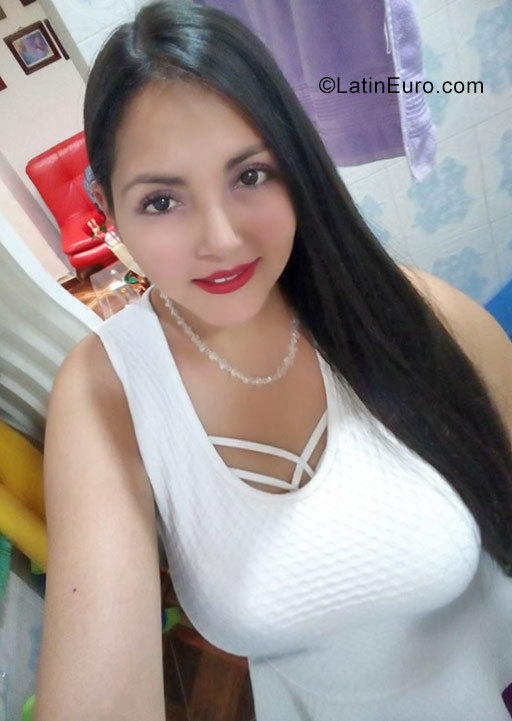 Date this gorgeous Colombia girl Lidia from Bogota CO22699