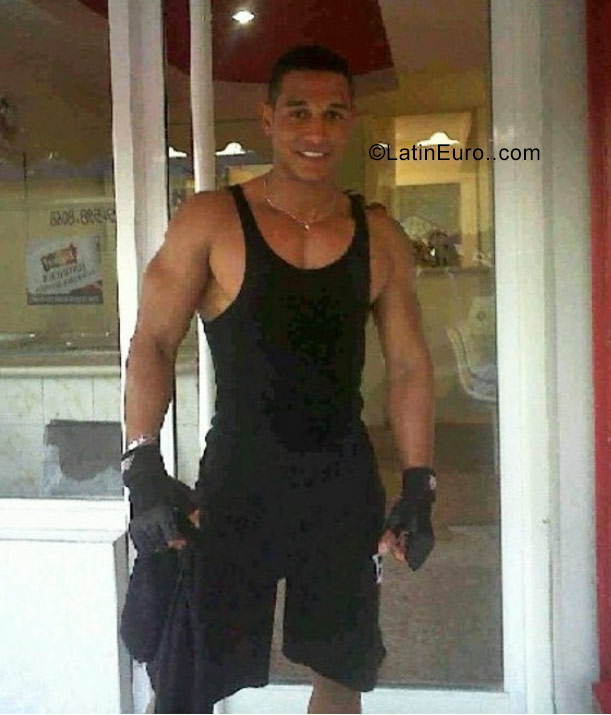 Date this athletic Dominican Republic man Erick from Santo Domingo DO30671