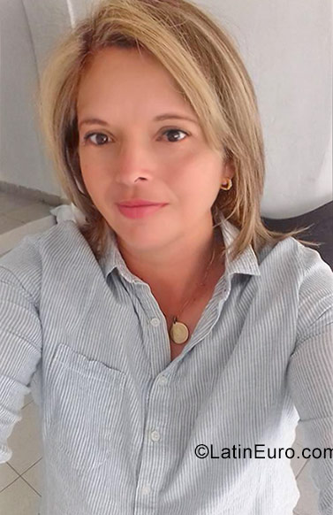 Date this good-looking Colombia girl Olga from Ibaque CO22717