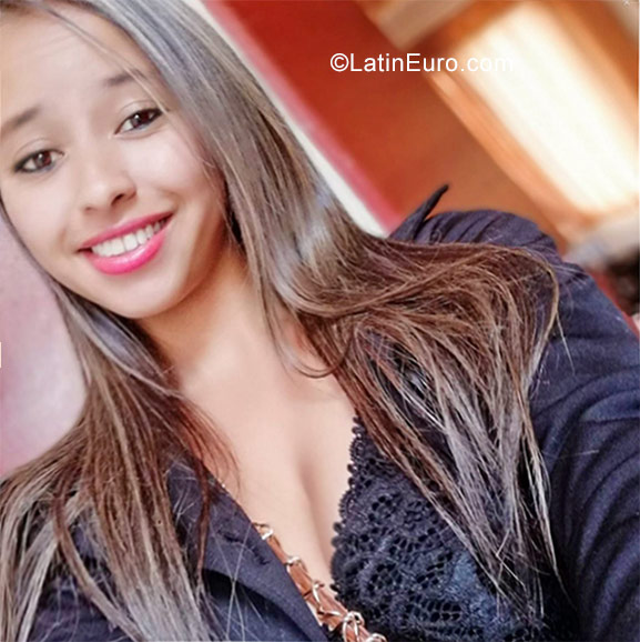 Date this cute Colombia girl Dayana from Pasto CO22724