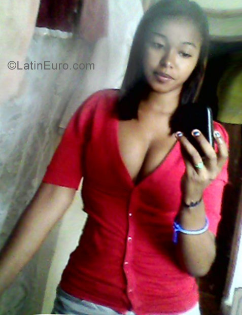 Date this hard body Dominican Republic girl Molie from Santo Domingo DO30709