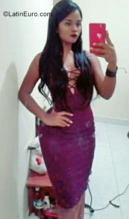 Date this good-looking Colombia girl Laura from Cartagena CO22767