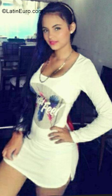 Date this young Colombia girl Tatiana from Cali CO22771