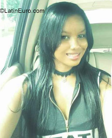 Date this stunning Dominican Republic girl Jenifer from Santo Domingo DO30799