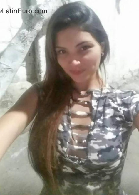 Date this good-looking Venezuela girl Ana from Maracay VE1117