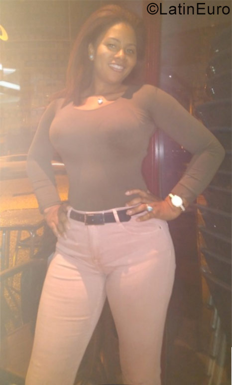 Date this happy Dominican Republic girl Latina from Santo Domingo DO30833