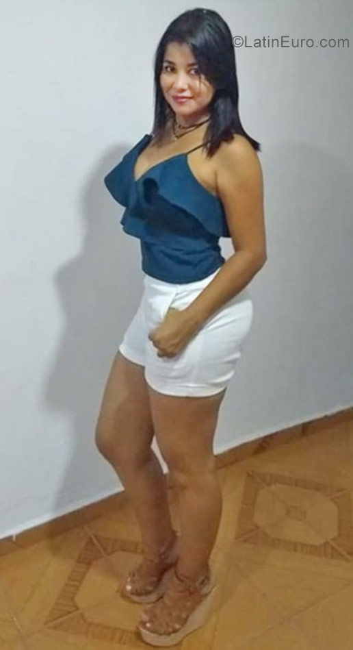 Date this good-looking Colombia girl Maria from Barranquilla CO22855