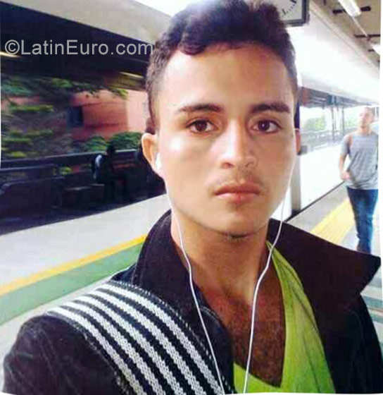 Date this stunning Colombia man Carlos from Medellin CO22868