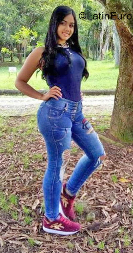 Date this sultry Colombia girl Estefania from Medellin CO22874