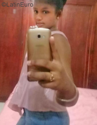 Date this foxy Dominican Republic girl Wilka from Santo Domingo DO30903