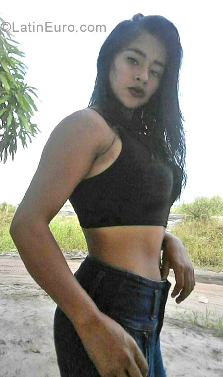 Date this athletic Peru girl Elvia from Lima PE1184