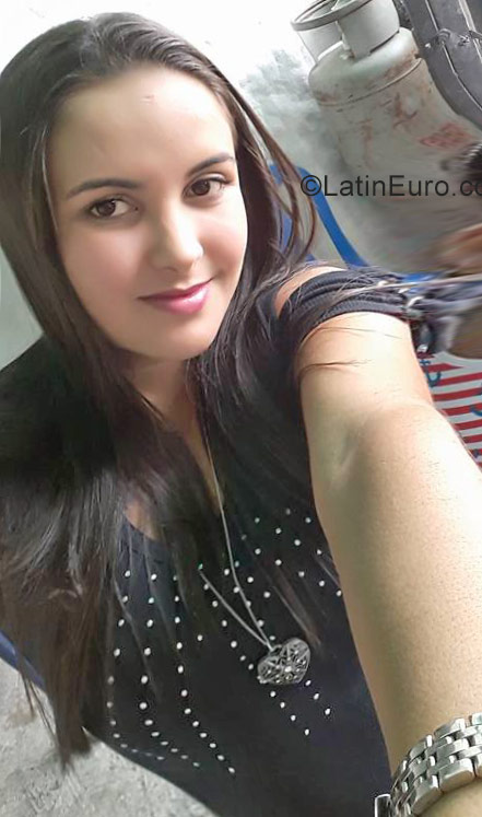Date this attractive Venezuela girl Laura from Barinas VE1175