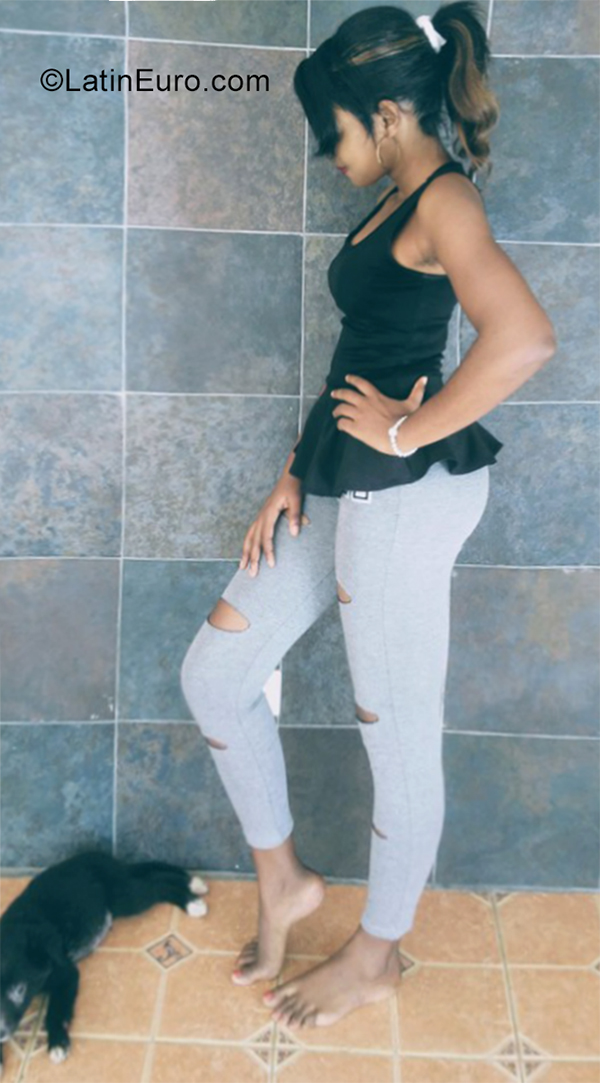 Date this nice looking Dominican Republic girl Jean from Santo Domingo DO30963
