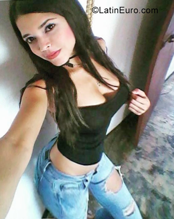 Date this tall Venezuela girl Maria from Valencia VE1201