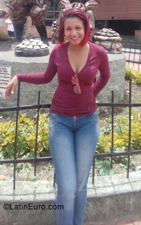 Date this gorgeous Colombia girl Maria from Bogota CO22963