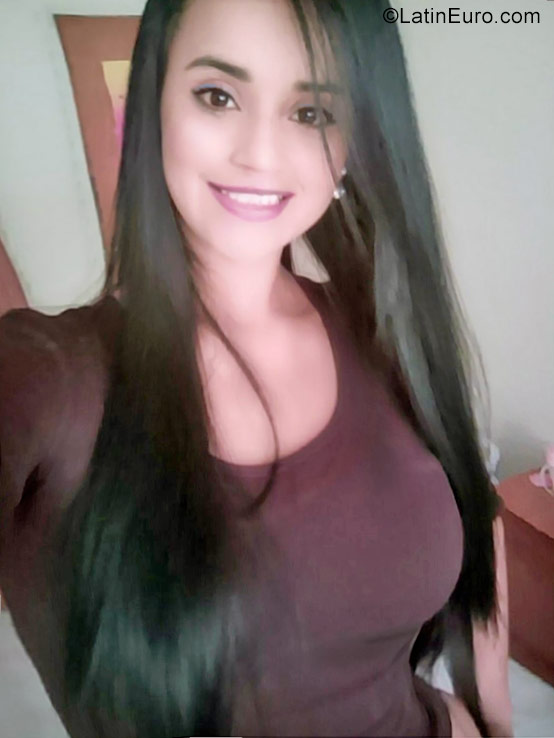 Date this delightful Colombia girl Yohana from Bogota CO22971