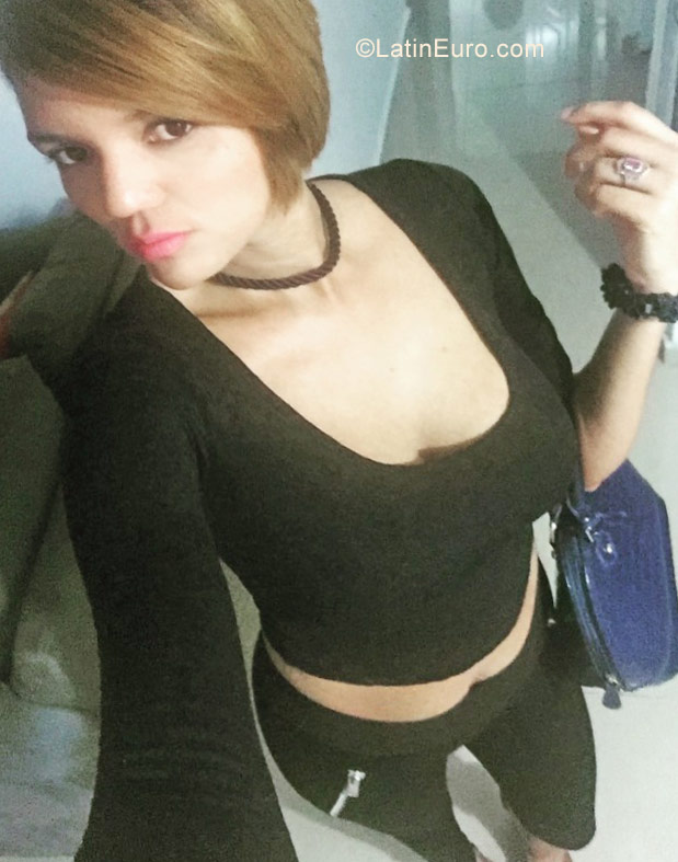 Date this gorgeous Dominican Republic girl Monserat from Santo Domingo DO31001