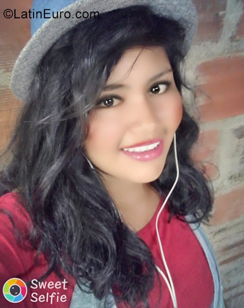 Date this happy Colombia girl Nikol from Bucaramanga CO23015