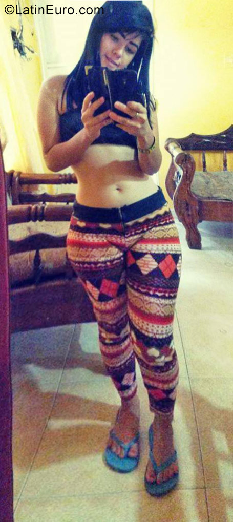 Date this hard body Venezuela girl Navila from Botabanero VE1232