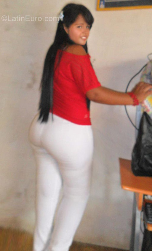 Date this young Colombia girl Bella from Cartagena CO23067