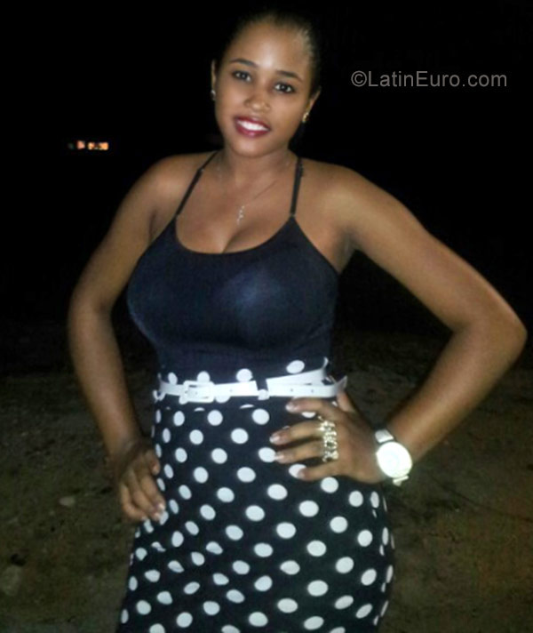 Date this sultry Dominican Republic girl Anyelina from Santo Domingo DO31157