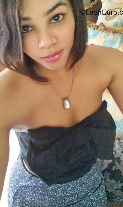 Date this young Dominican Republic girl Valeria from Santo Domingo DO31166
