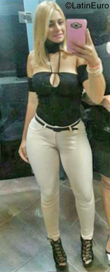 Date this nice looking Dominican Republic girl Mayelin from Santo Domingo DO31171