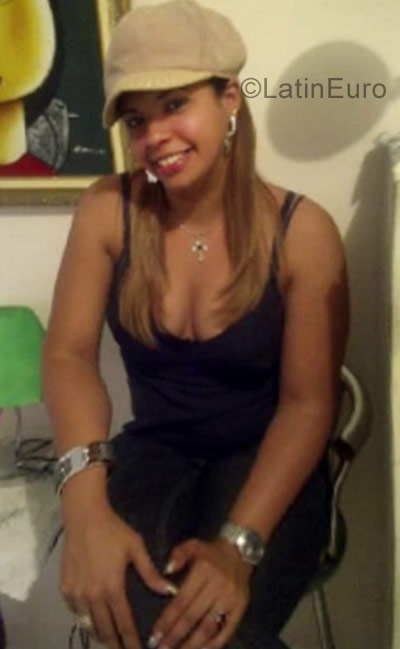 Date this gorgeous Dominican Republic girl Carol from Santo Domingo DO31191