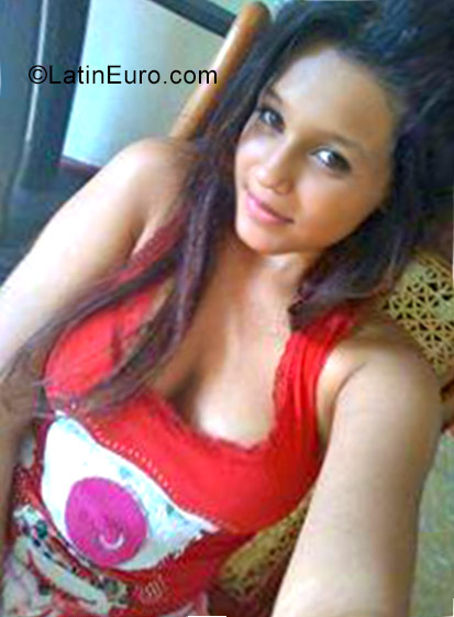 Date this nice looking Colombia girl Nicky from Barranquilla CO23104