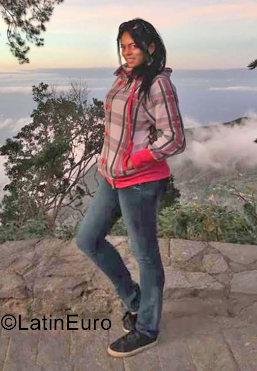 Date this charming Venezuela girl Ana from Caracas VE1258