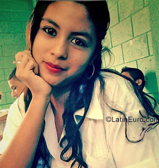 Date this beautiful Honduras girl Yarielia from La Lima HN2422