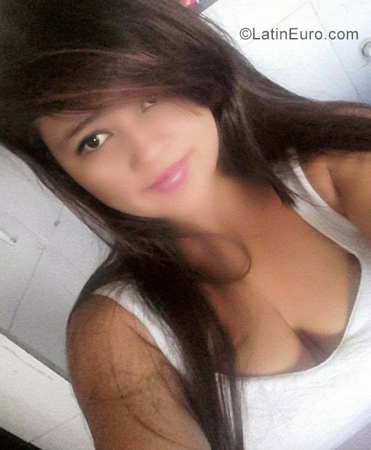 Date this passionate Colombia girl Maria from Ibaque CO23119