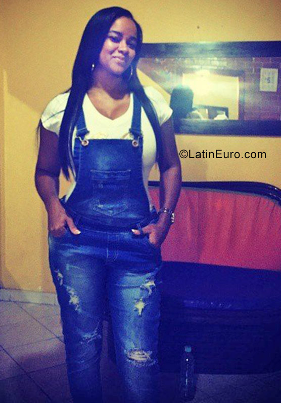 Date this lovely Colombia girl Faisury from Cali CO23154