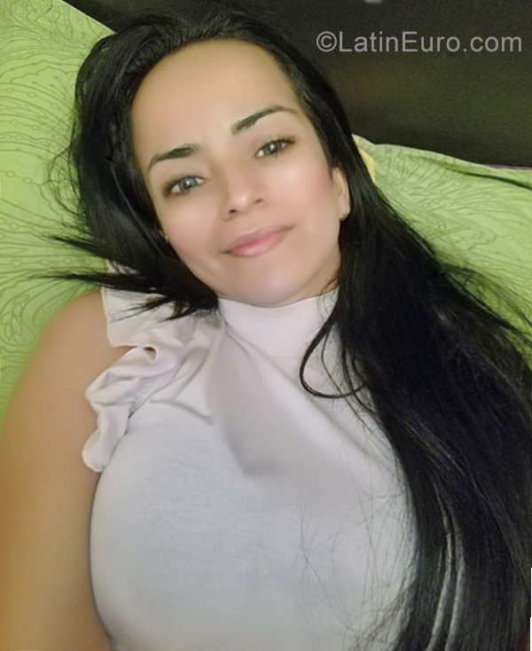 Date this athletic Colombia girl Andrea from Santa Marta CO23167