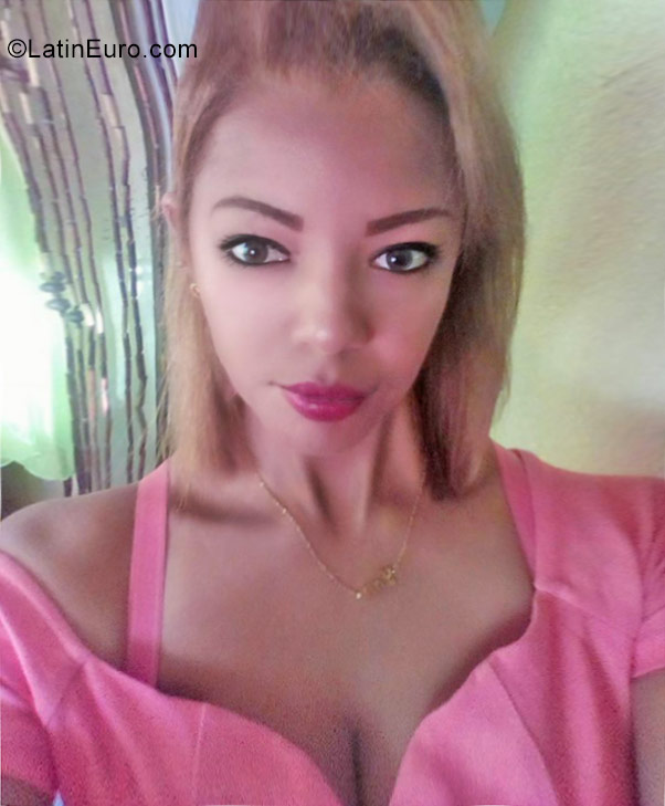 Date this stunning Dominican Republic girl Luz from Santo Domingo DO31343