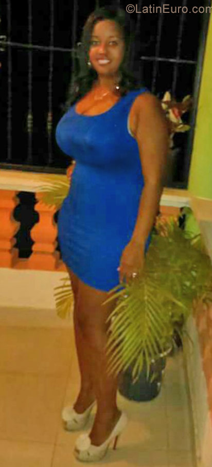 Date this young Dominican Republic girl Indhira from Santo Domingo DO31669