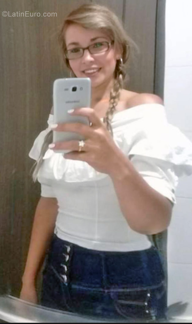 Date this tall Colombia girl Ana from Bucaramanga CO23236