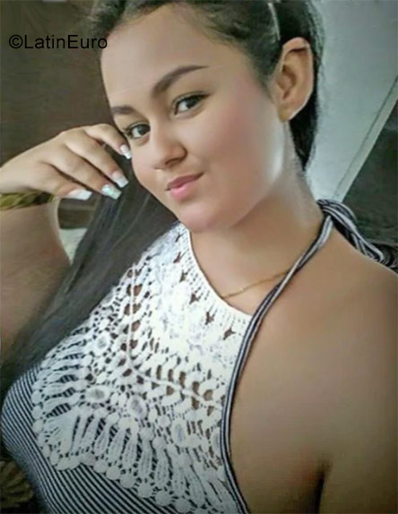 Date this nice looking Colombia girl Aleja from Pasto CO23254