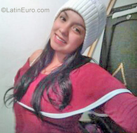 Date this nice looking Colombia girl Dayana from Bogota CO23282
