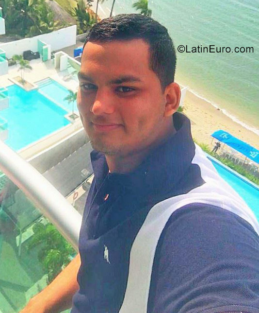 Date this exotic Colombia man Luis from Medellin CO23300