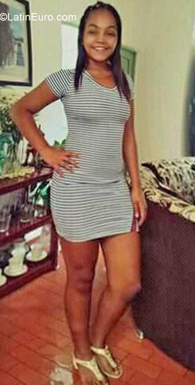Date this lovely Colombia girl Laura from Cali CO23303