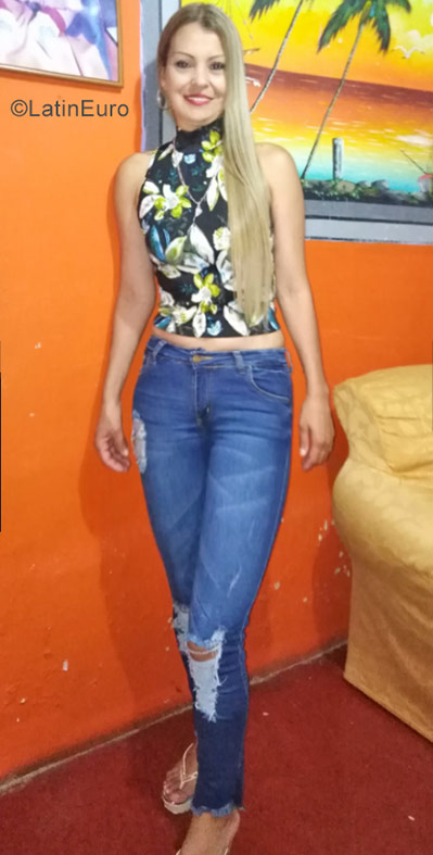 Date this tall Colombia girl Viviana from Ibaque CO23356