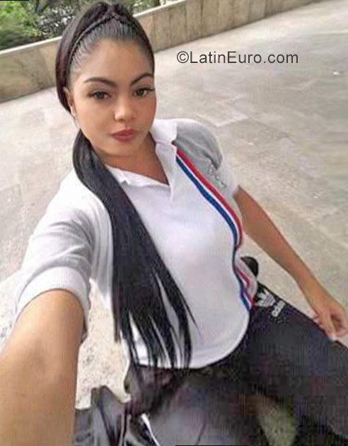 Date this young Colombia girl Maria from Medellin CO23357