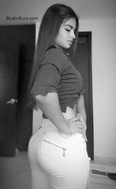 Date this happy Colombia girl Daniela from Pereira CO23415