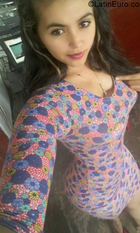Date this good-looking Colombia girl Yurany from Bogota CO23522